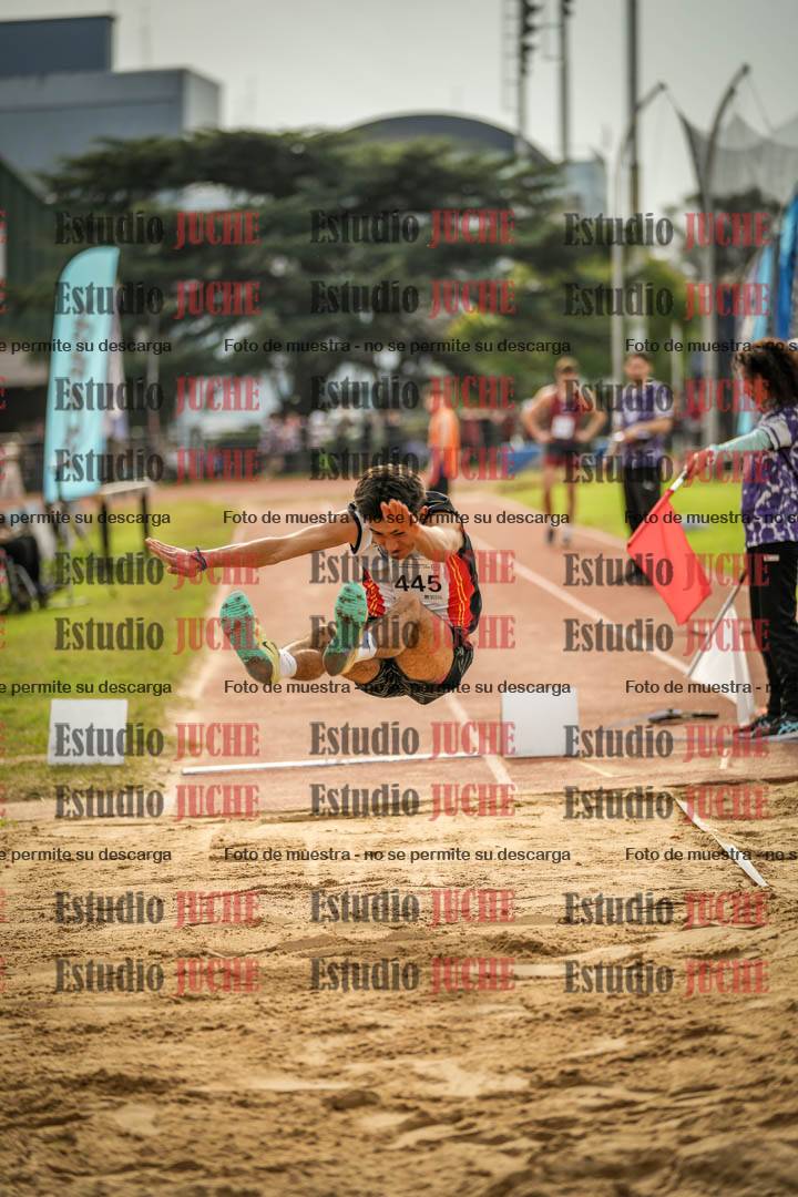Fotos del salto en largo de varones