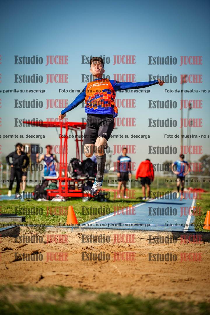 Fotos del salto en largo de varones