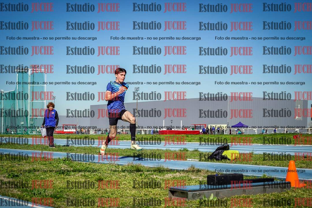 Fotos del salto en largo de varones