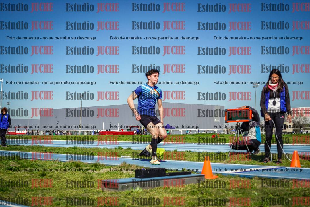Fotos del salto en largo de varones
