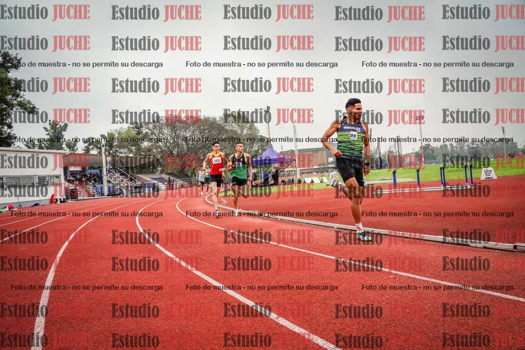 Fotos de los 800 m llanos de varones