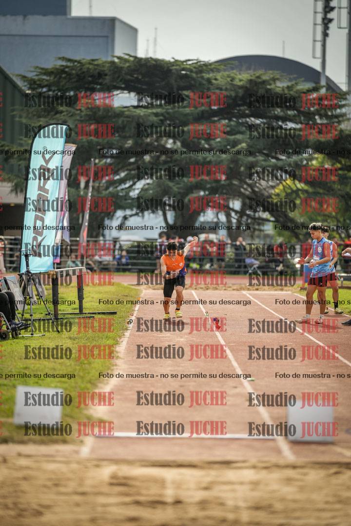 Fotos del salto en largo de varones