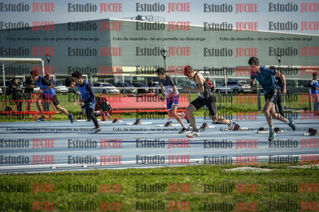 Fotos de los 100 m llanos de varones - U17
