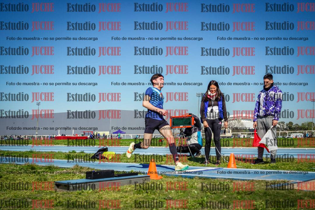 Fotos del salto en largo de varones