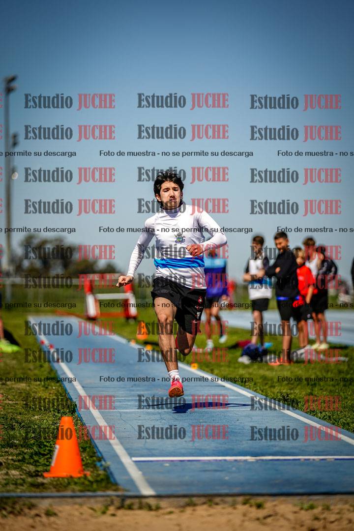 Fotos del salto en largo de varones - U15