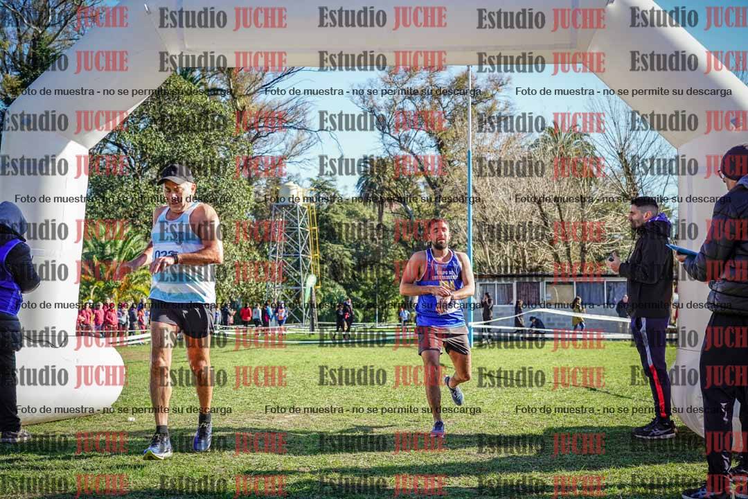 Fotos de la llegada del cross de 4000 m - varones