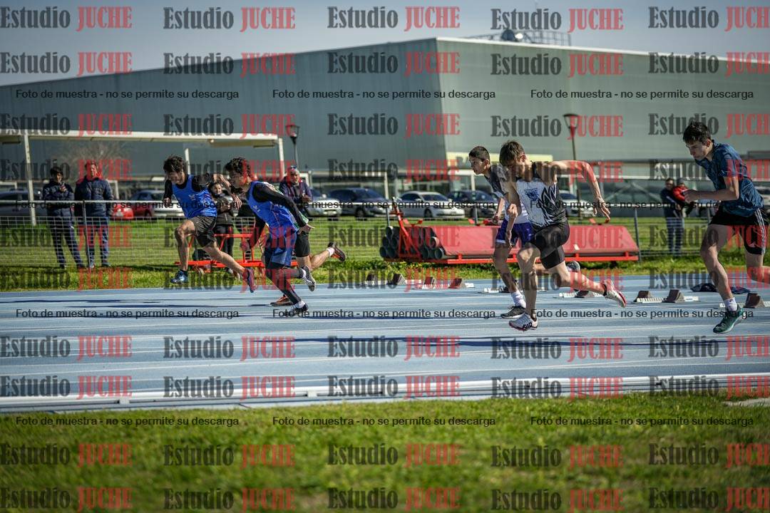 Fotos de los 100 m llanos de varones - U17