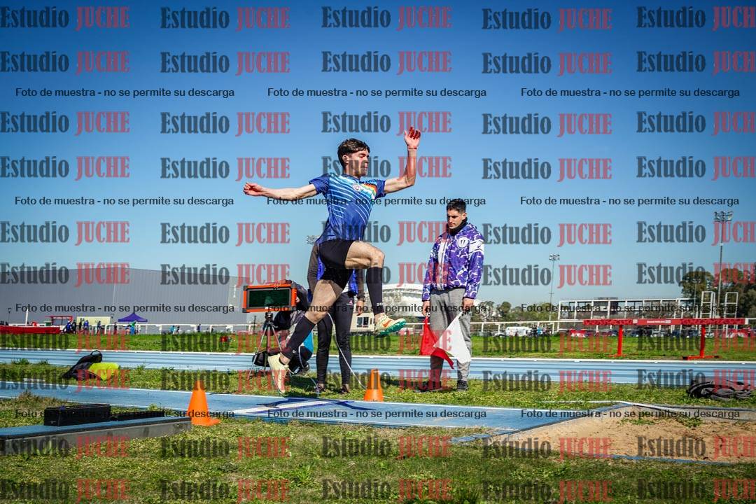 Fotos del salto en largo de varones