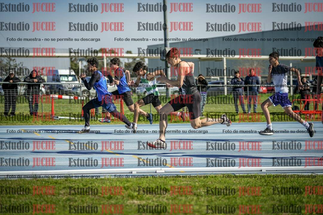 Fotos de los 100 m llanos de varones - U17