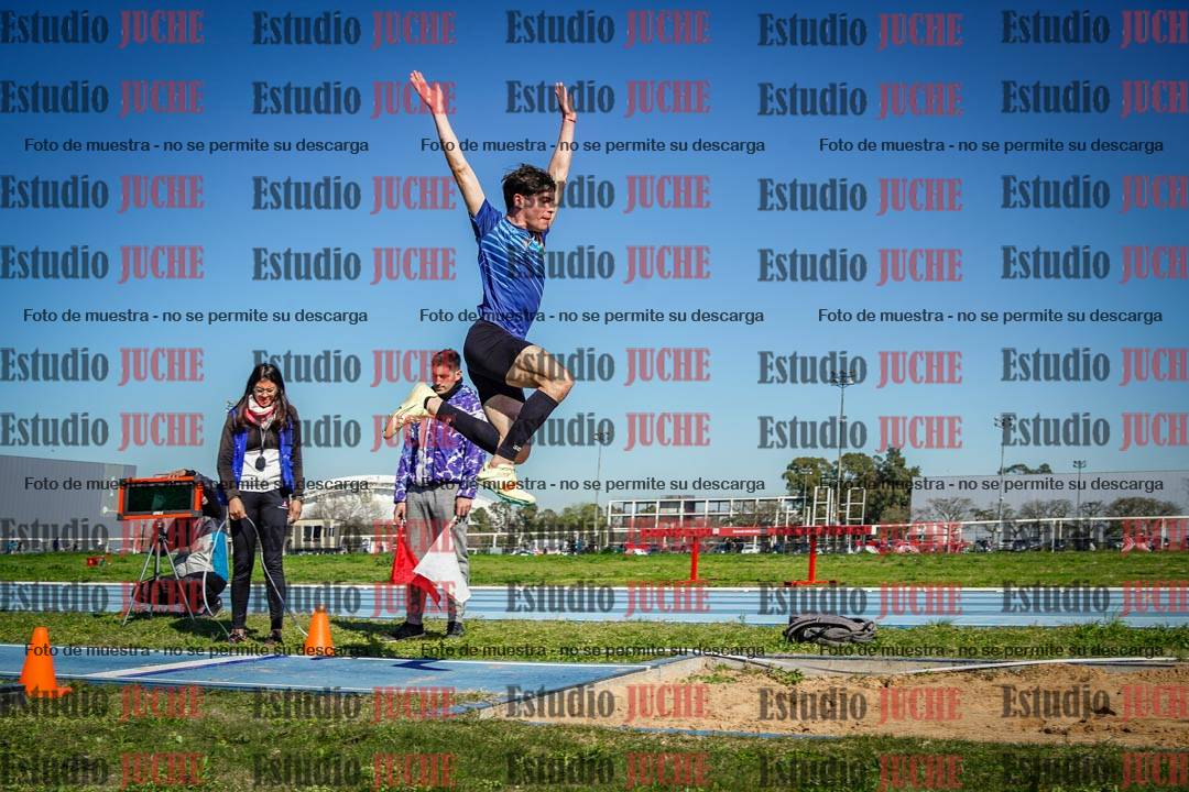 Fotos del salto en largo de varones