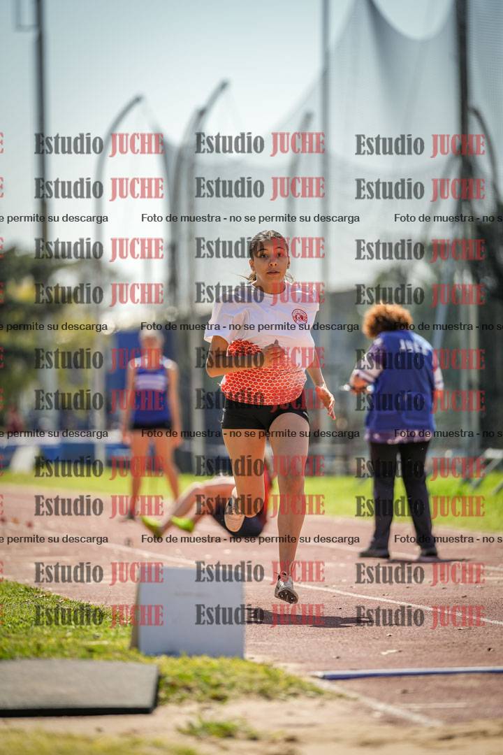 Fotos del salto en largo de mujeres - ambas categorías