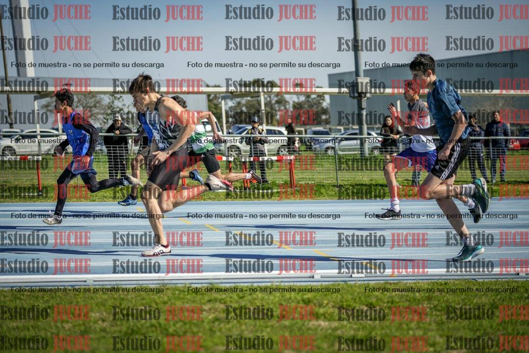 Fotos de los 100 m llanos de varones - U17