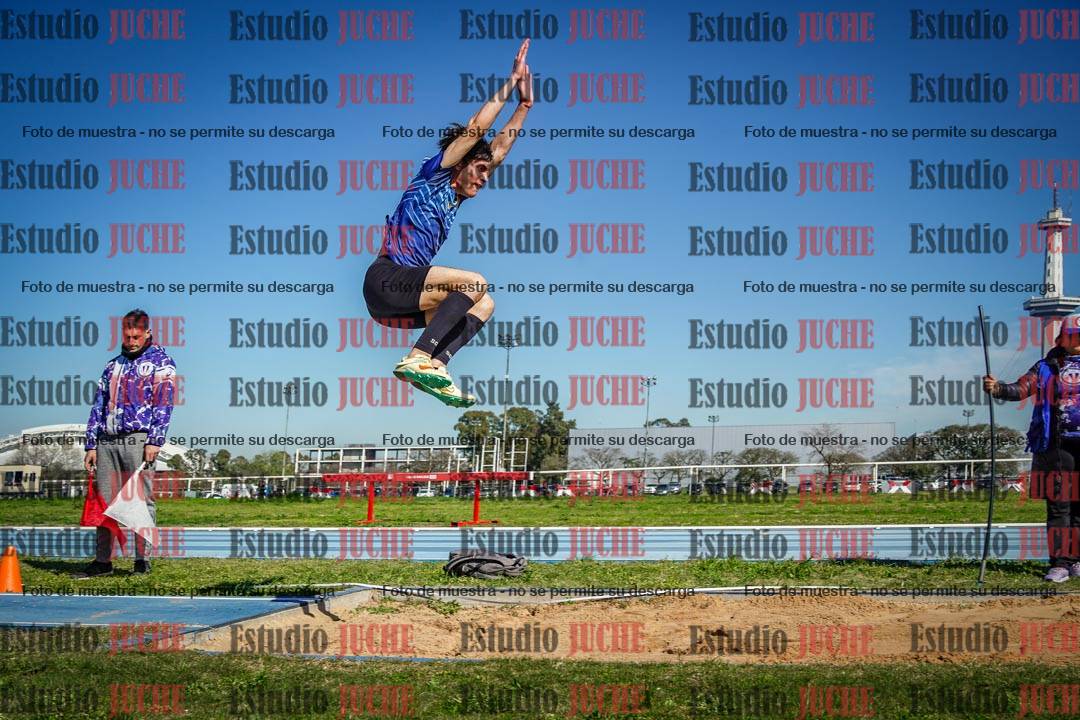 Fotos del salto en largo de varones