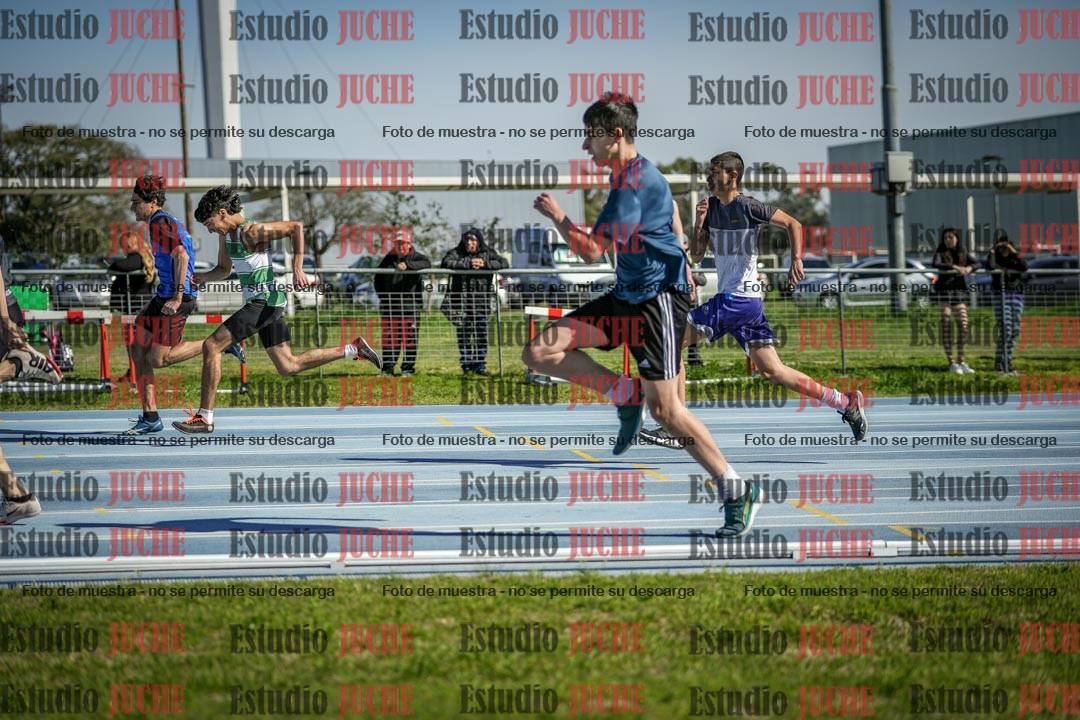Fotos de los 100 m llanos de varones - U17