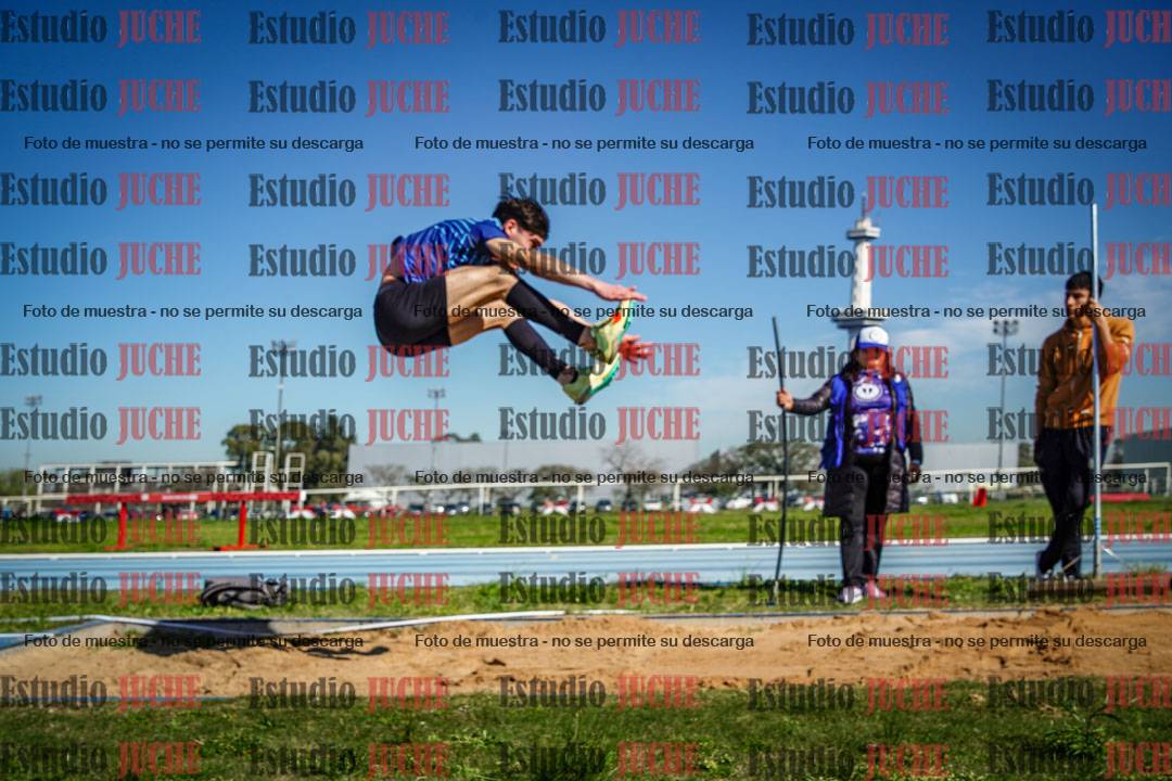 Fotos del salto en largo de varones