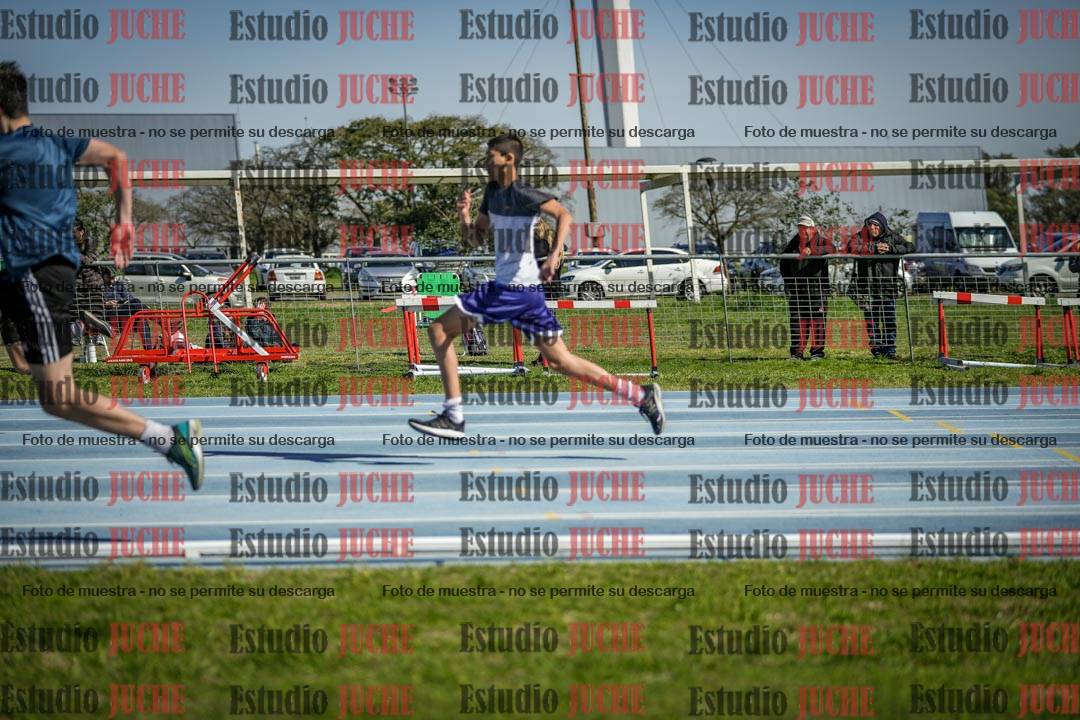 Fotos de los 100 m llanos de varones - U17