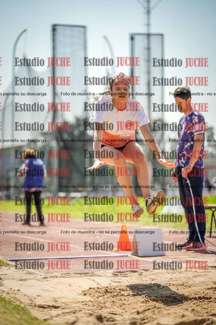 Fotos del salto en largo de mujeres - ambas categorías