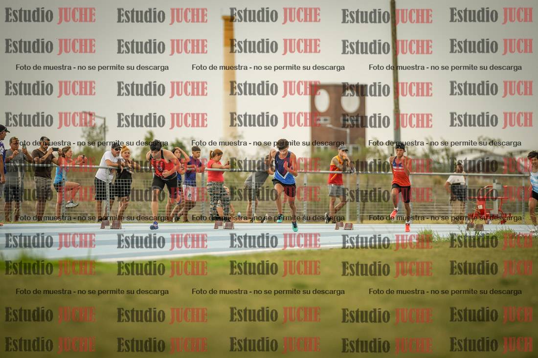 Fotos de los 300 m llanos de varones