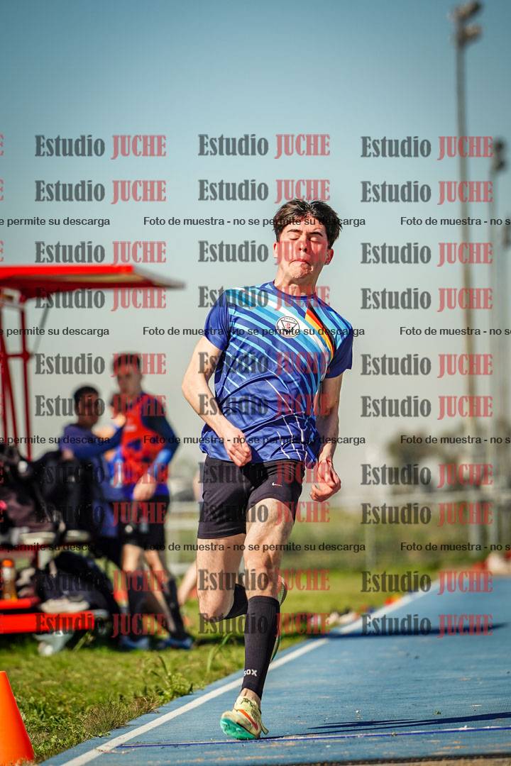 Fotos del salto en largo de varones