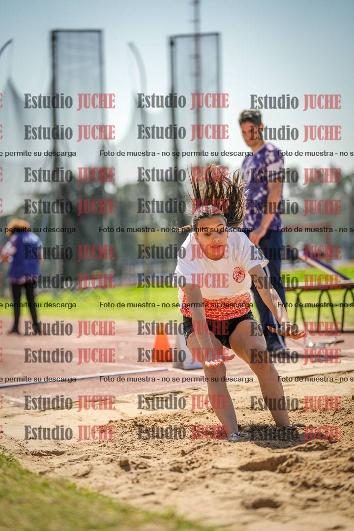 Fotos del salto en largo de mujeres - ambas categorías
