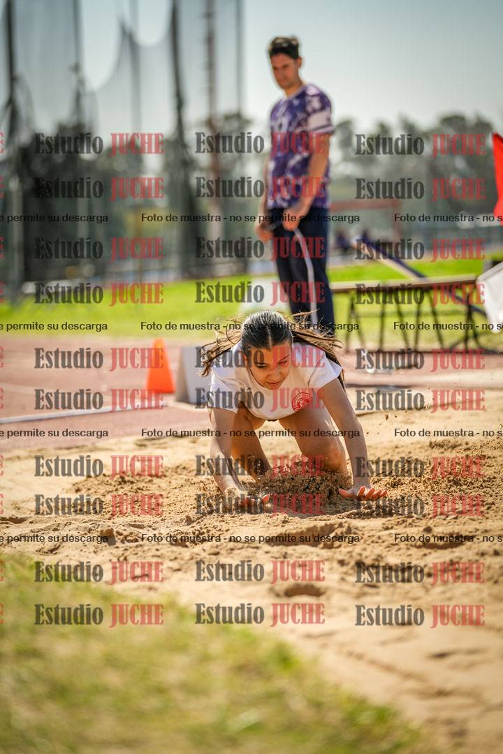 Fotos del salto en largo de mujeres - ambas categorías
