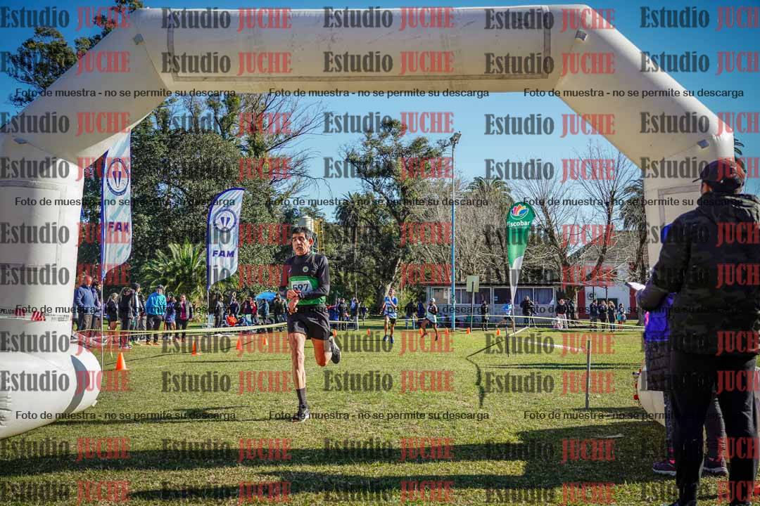 Fotos de la llegada del cross de 4000 m - varones