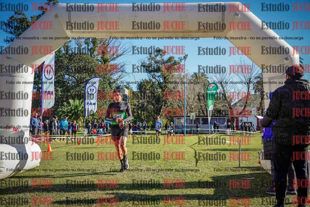 Fotos de la llegada del cross de 4000 m - varones