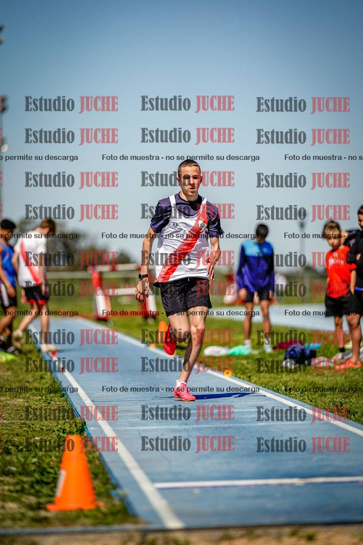 Fotos del salto en largo de varones - U15