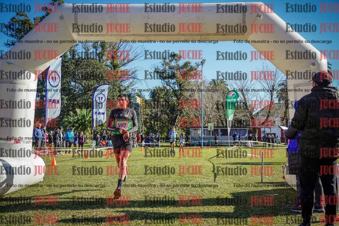 Fotos de la llegada del cross de 4000 m - varones
