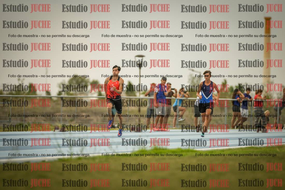 Fotos de los 300 m llanos de varones
