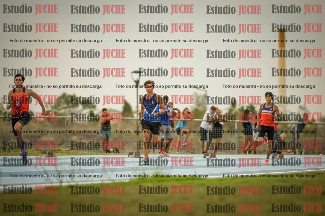 Fotos de los 300 m llanos de varones