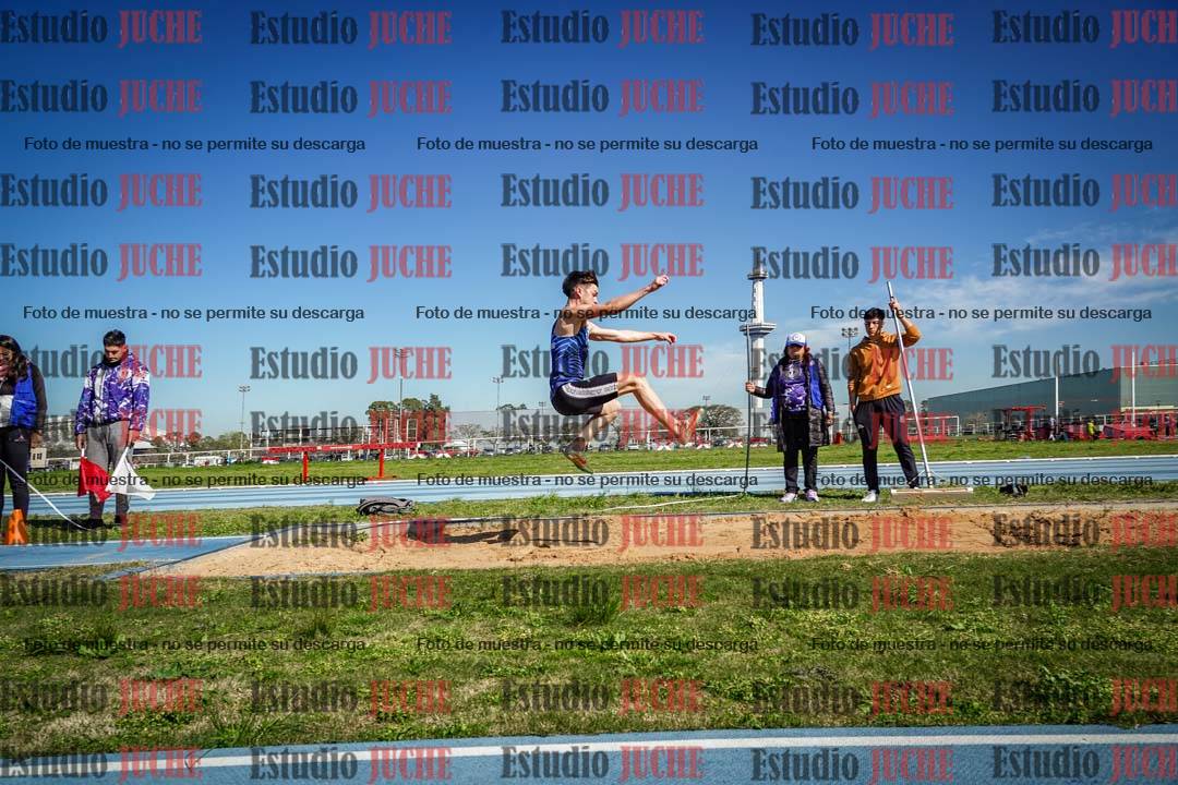 Fotos del salto en largo de varones