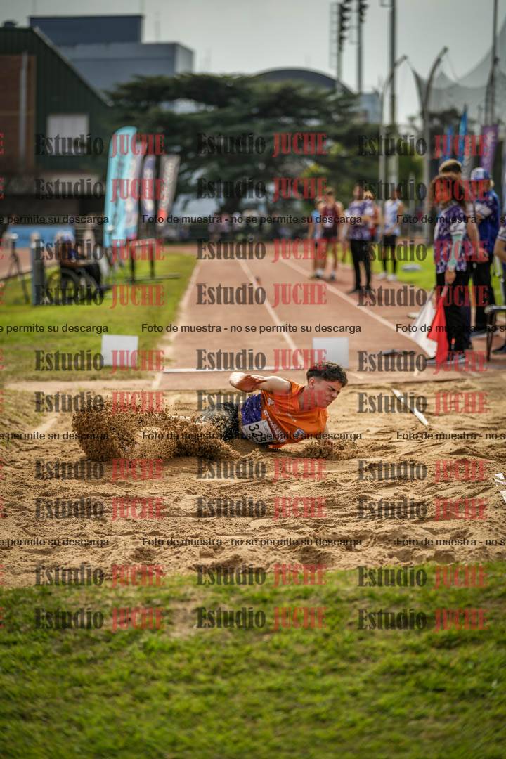 Fotos del salto en largo de varones