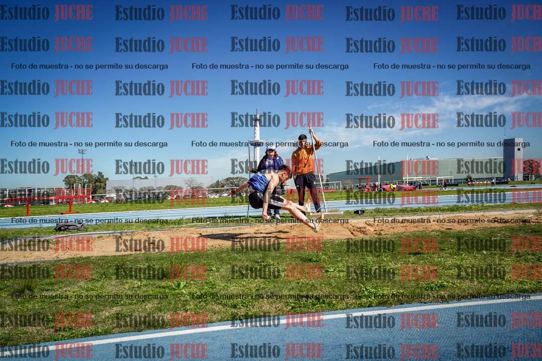 Fotos del salto en largo de varones