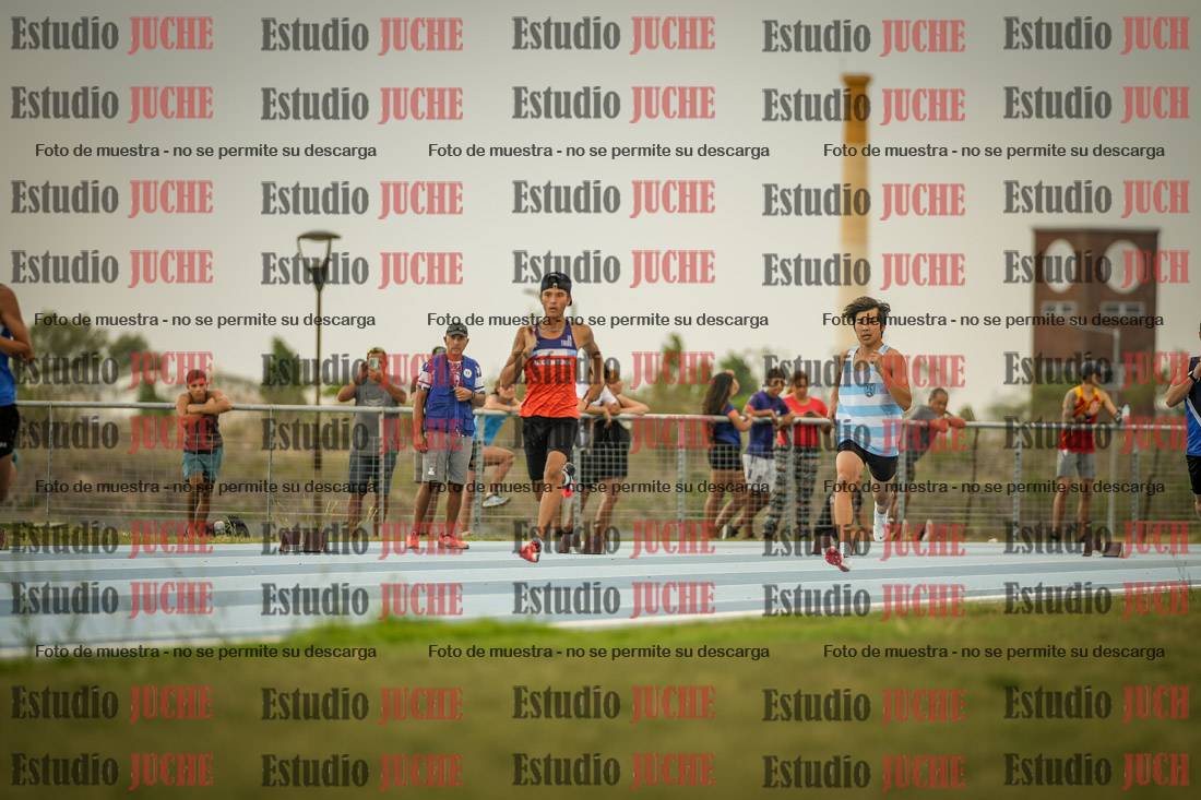 Fotos de los 300 m llanos de varones