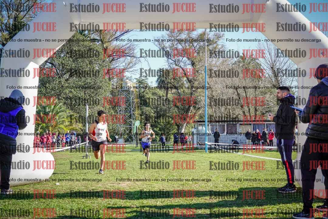 Fotos de la llegada del cross de 4000 m - varones