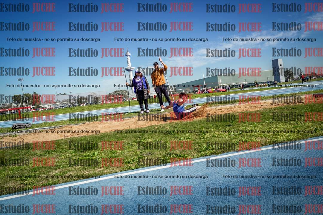 Fotos del salto en largo de varones
