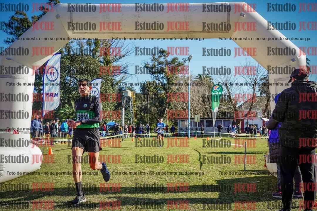 Fotos de la llegada del cross de 4000 m - varones