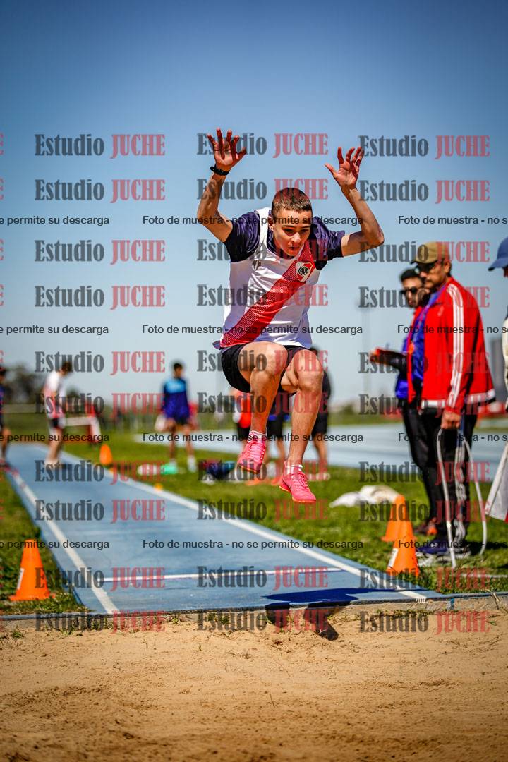 Fotos del salto en largo de varones - U15