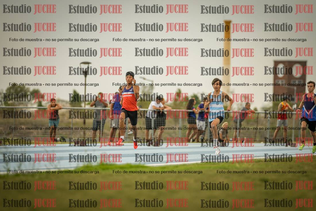 Fotos de los 300 m llanos de varones