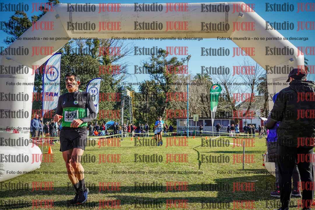 Fotos de la llegada del cross de 4000 m - varones