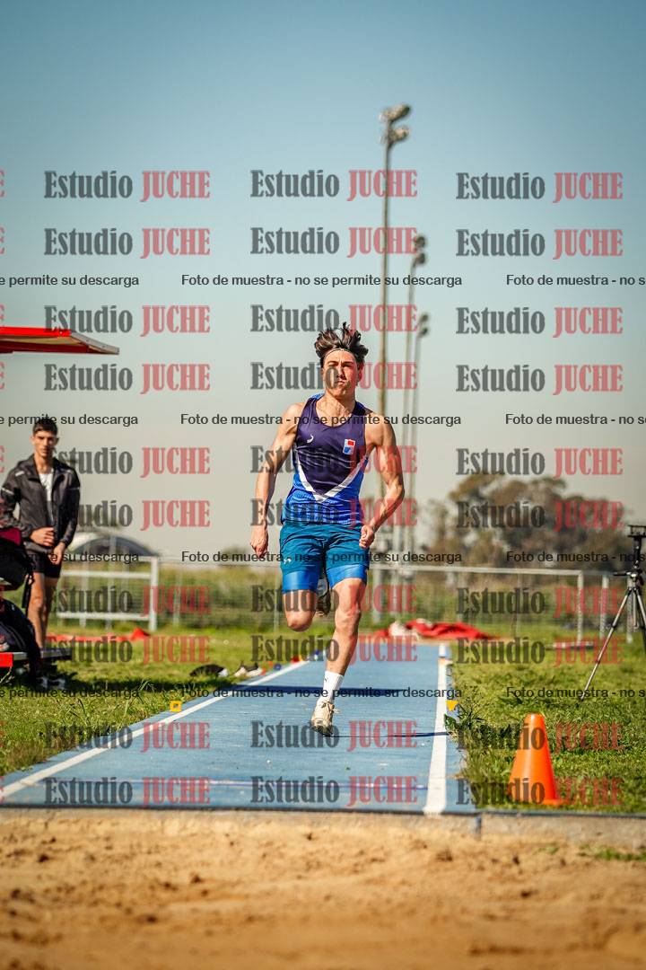 Fotos del salto en largo de varones