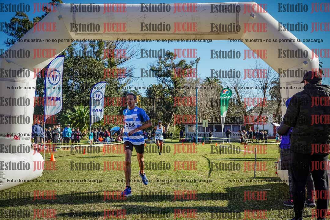 Fotos de la llegada del cross de 4000 m - varones