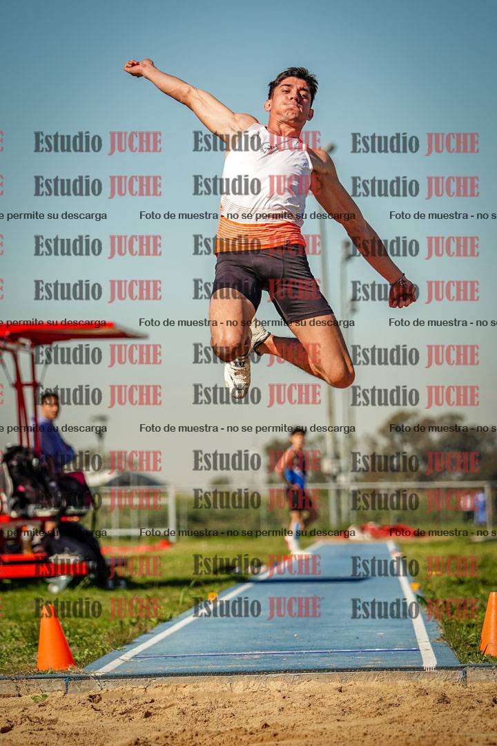 Fotos del salto en largo de varones