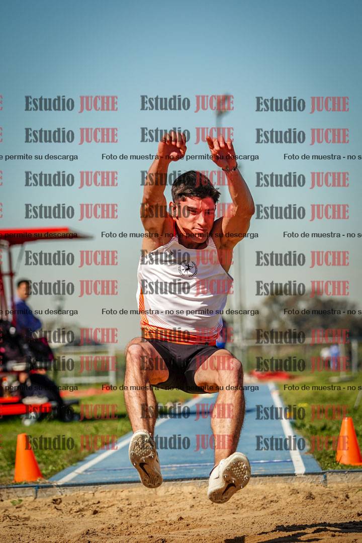 Fotos del salto en largo de varones