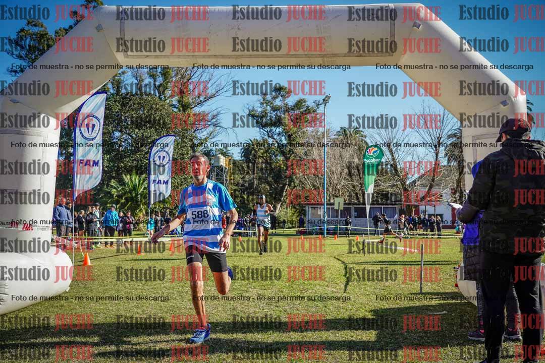 Fotos de la llegada del cross de 4000 m - varones