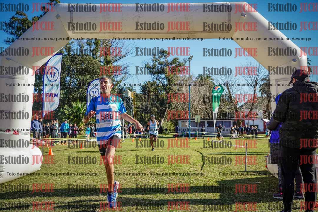 Fotos de la llegada del cross de 4000 m - varones