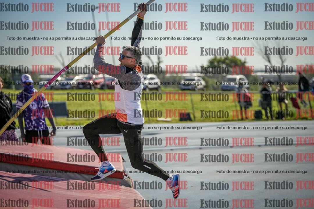 Fotos del salto con garrocha de mujeres y varones