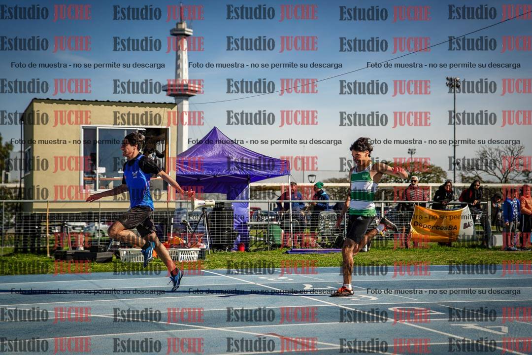 Fotos de los 100 m llanos de varones - U17
