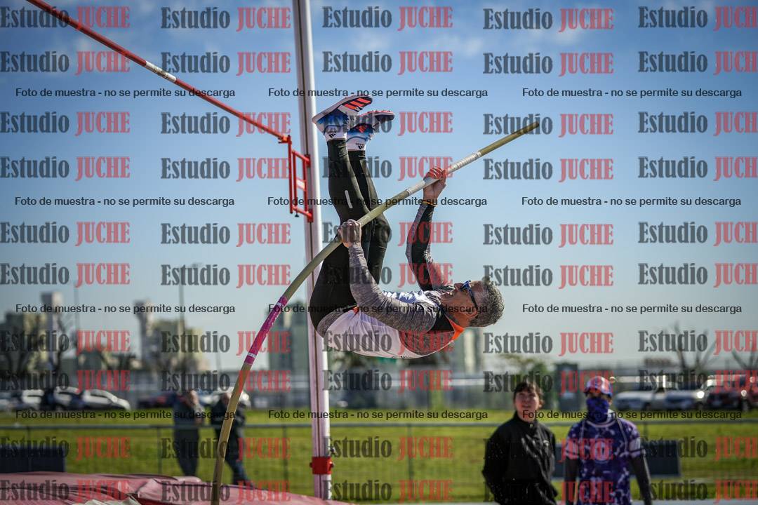 Fotos del salto con garrocha de mujeres y varones